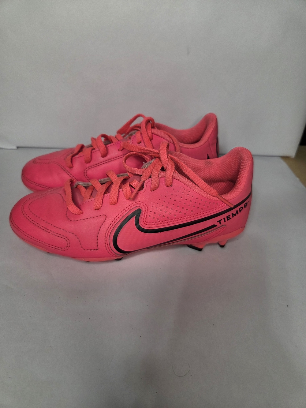 Kids Nike Jr TIEMPO LEGEND 9 Club Soccer Cleats, Hot Pink, Size 3 Youth